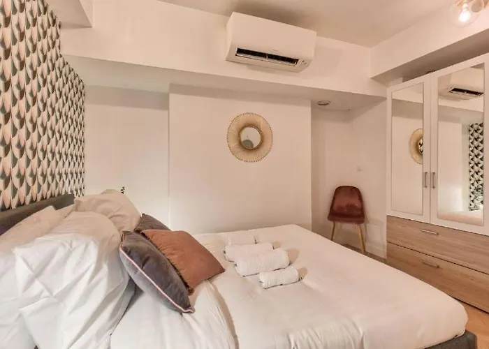 Apartment Appartement Quartier Plaine-Monceau 8P Rdc Paris